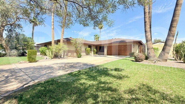 Building Photo - 3821 S Kenwood Ln