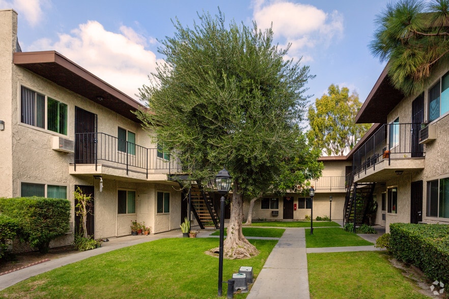 Building Photo - Los Arboles Apartments