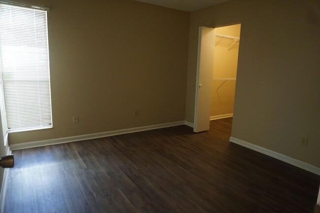 Building Photo - 3/2 Single Story Duplex with Garage