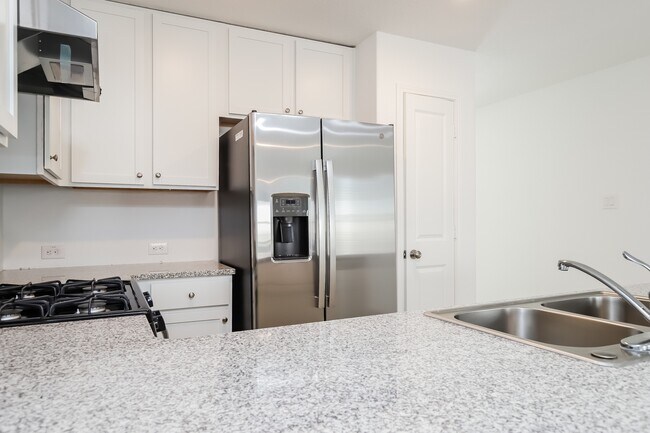 Building Photo - 2811 Millikan Dr