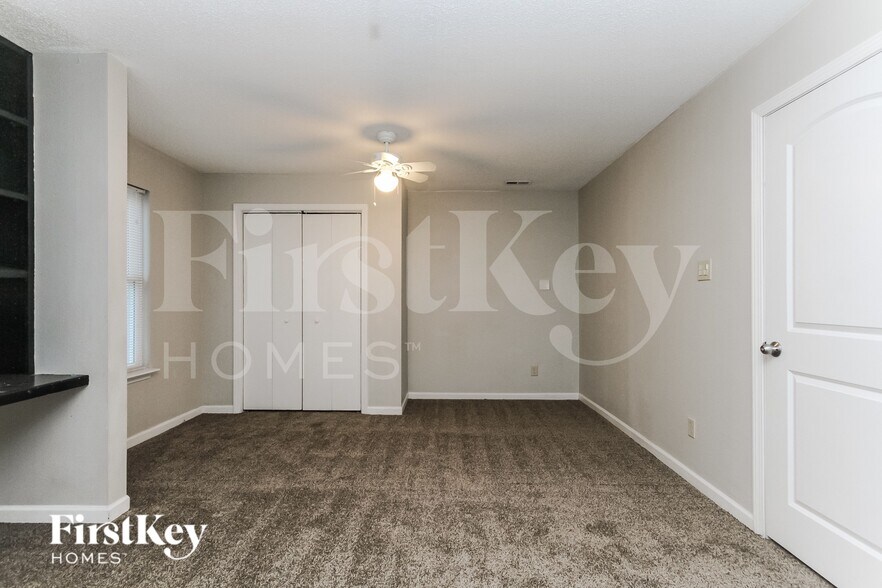 Building Photo - 6829 W Raleigh Dr
