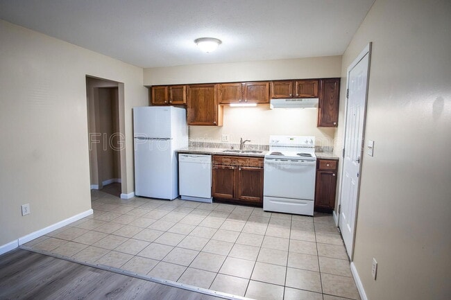 Building Photo - 924 Chadwick Dr