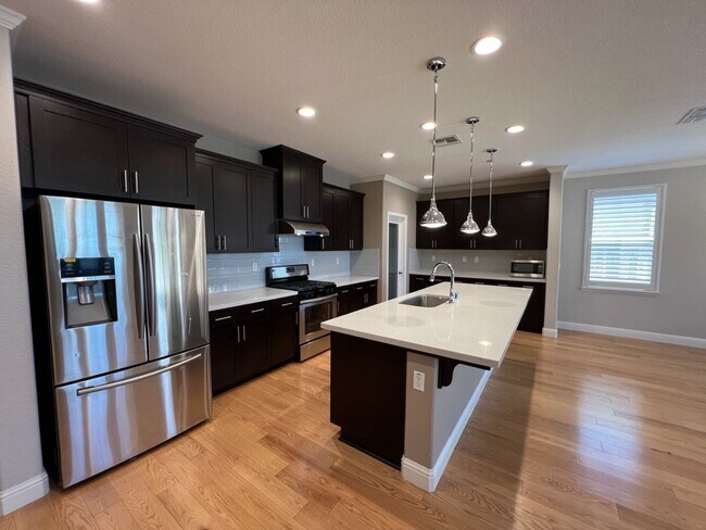 Building Photo - Newer single story home located in desirab...