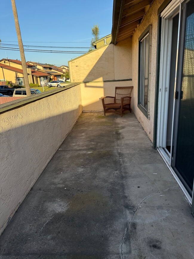 Building Photo - Long term Condo