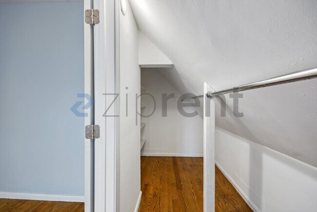 Building Photo - 92 Maple St