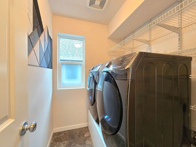 Building Photo - 3 Bedroom Home in Everett Available Now!