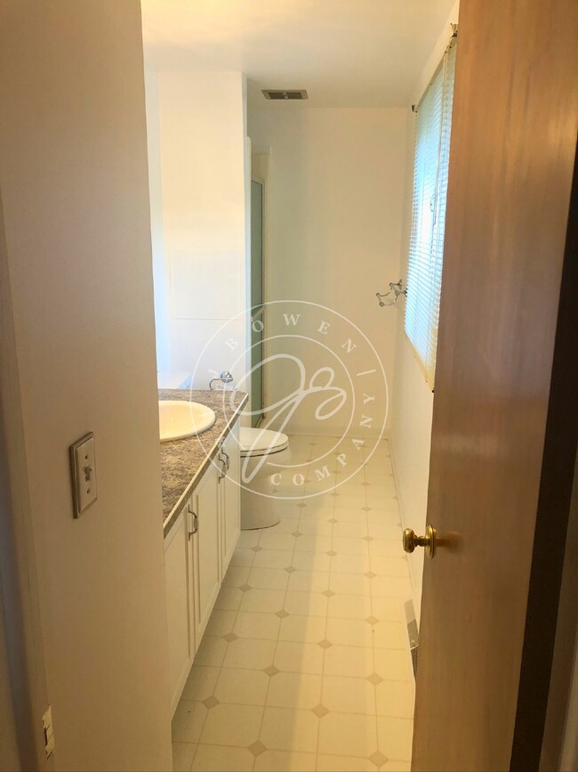 Building Photo - Beautiful 4-Bedroom Home in Lincoln Wood –...