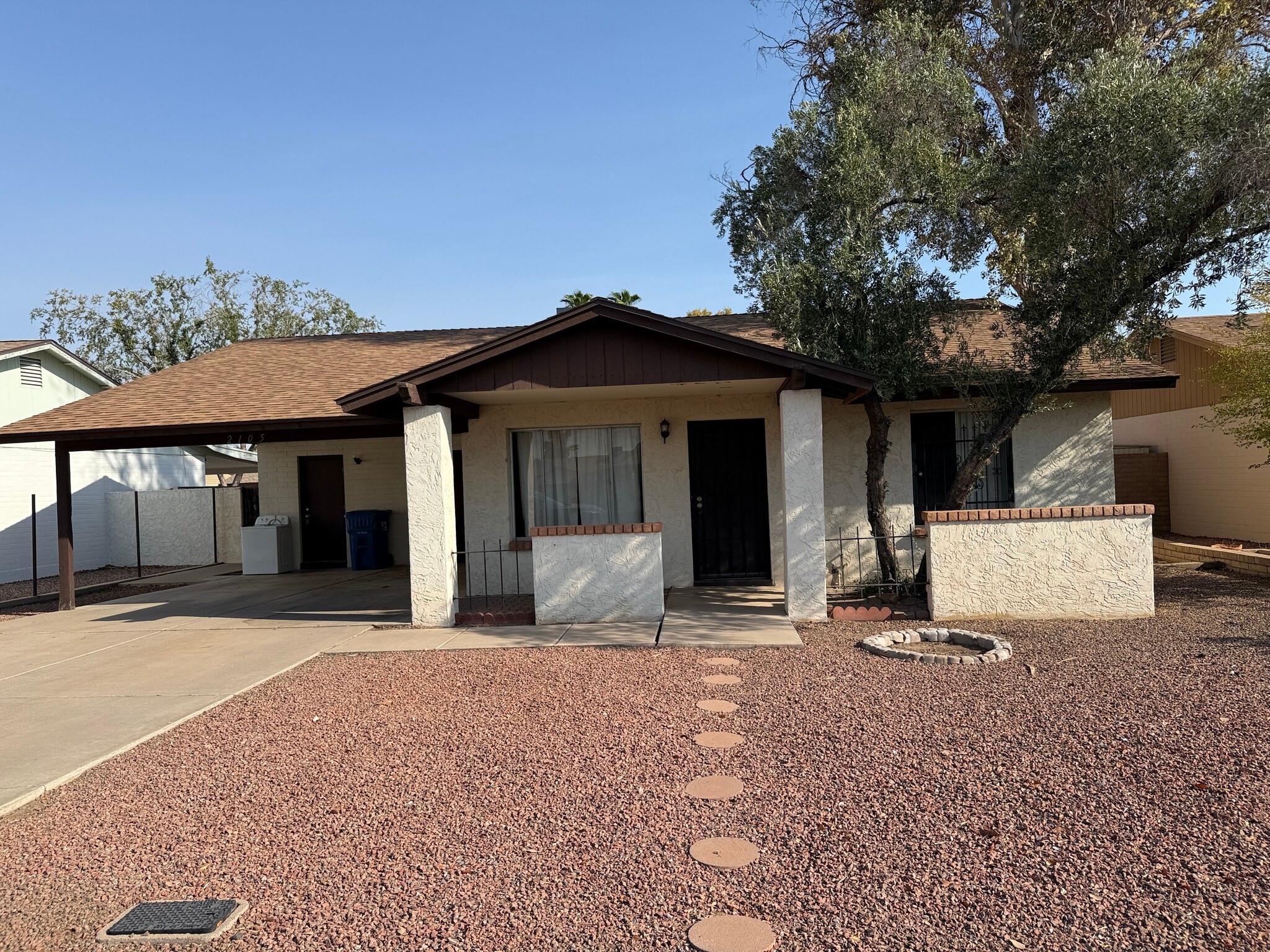 Building Photo - 2105 E Colgate Dr