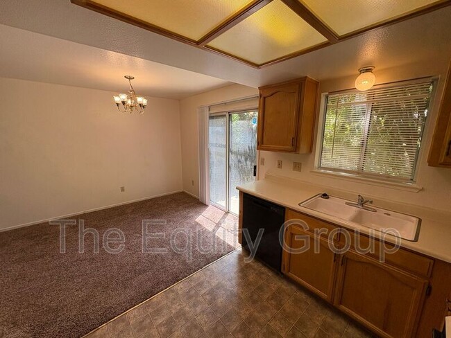 Building Photo - 2408 W Packwood Dr