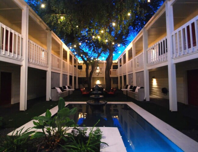 Building Photo - 5106 N Lamar Blvd