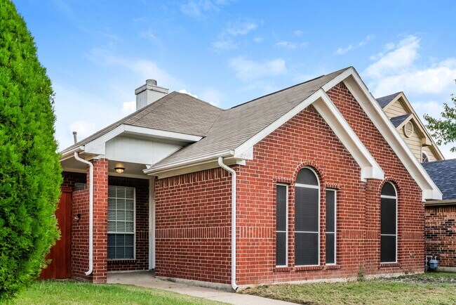 Building Photo - 4452 Sierra Dr