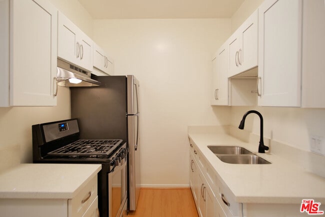 Building Photo - 611 Cloverdale Ave