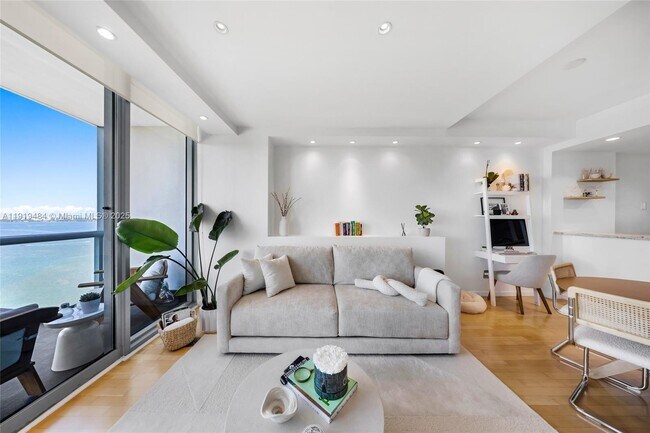 Building Photo - 601 NE 36th St