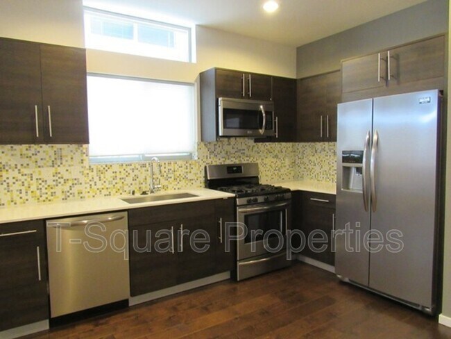 Building Photo - 4848 A Delridge Way SW