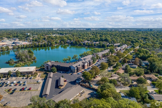 Building Photo - Twin Lakes Apartments