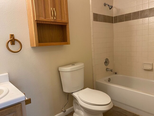 Building Photo - 7545 Windsor Oaks