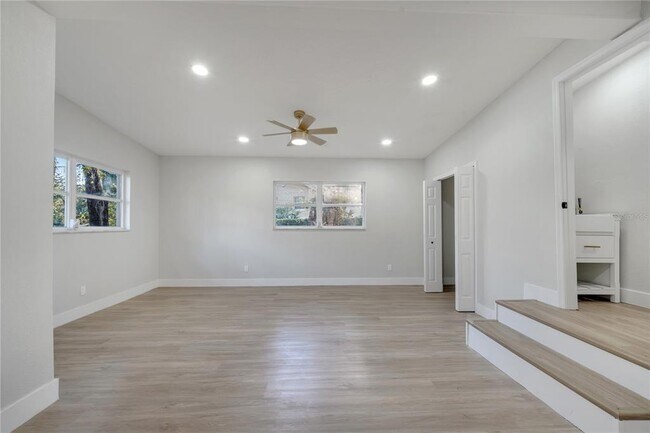 Building Photo - 7043 Carlene Dr