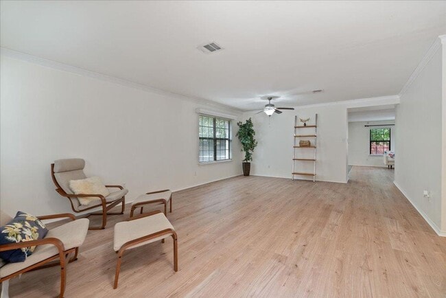 Building Photo - 708 Yosemite Trail