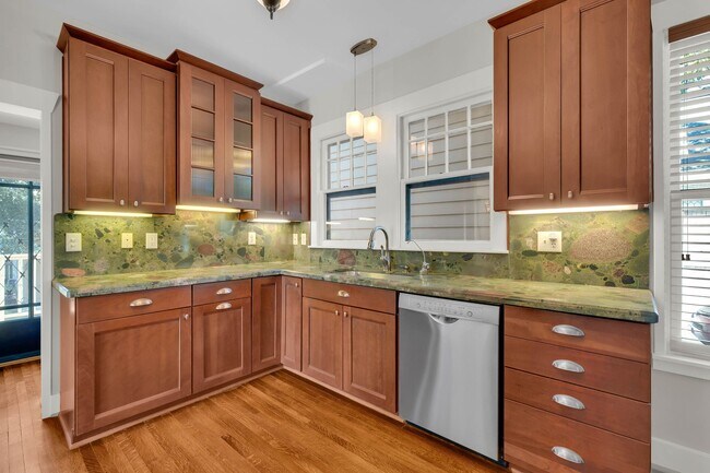 Building Photo - 1117 Harvard St