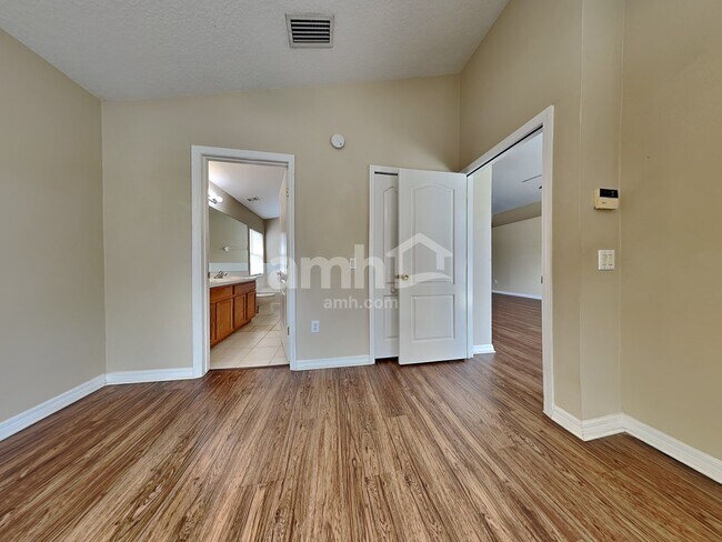 Building Photo - 11240 Lake Lanier Dr