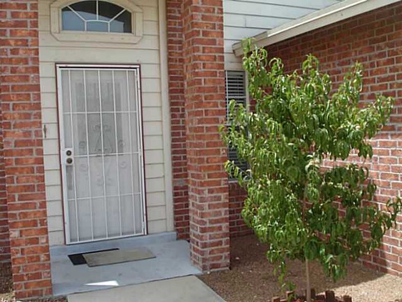 Building Photo - 7537 Luz de lumbre Ave