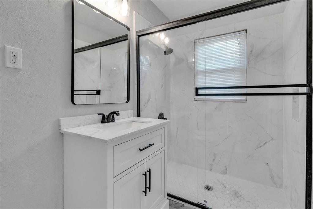 Building Photo - 503 W Martin St