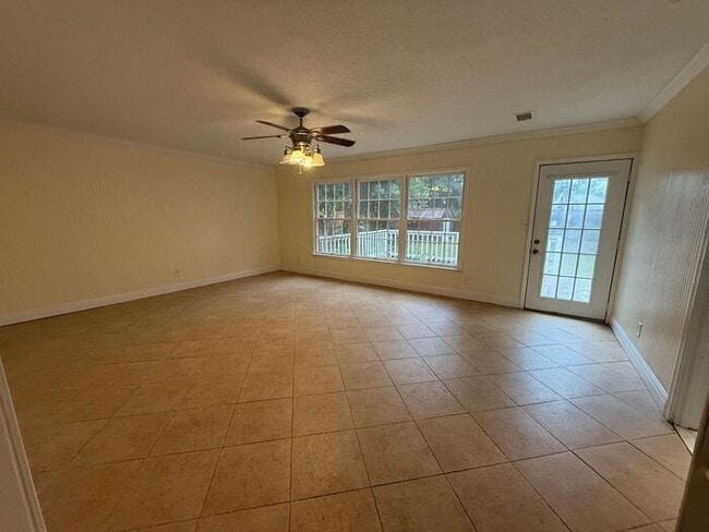 Building Photo - Pensacola - North Hill - 3 bedroom, 2 bath...