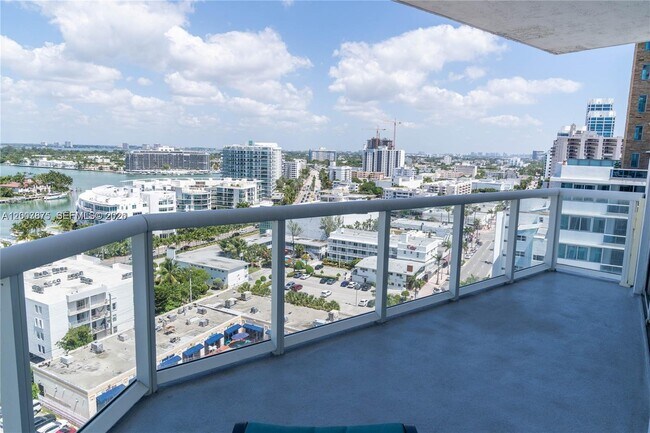 Building Photo - 6515 Collins Ave