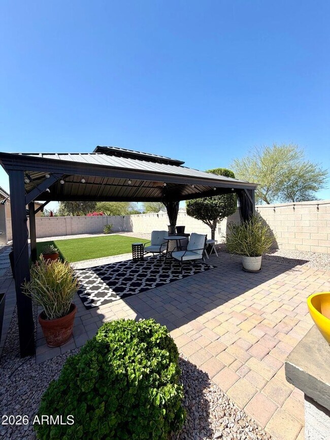 Building Photo - Laveen Beauty