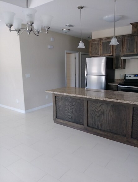 Building Photo - 210 Fig Dr