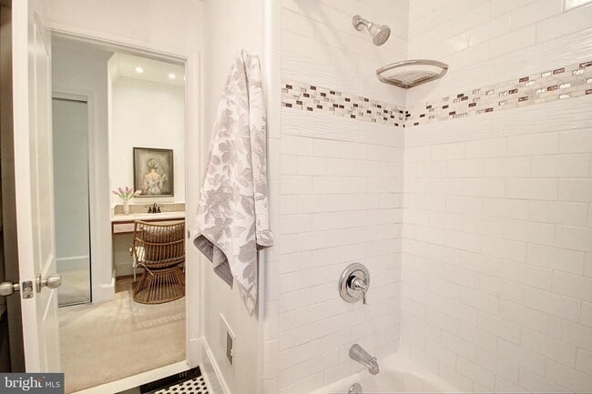 Building Photo - 102 Frederick Ave