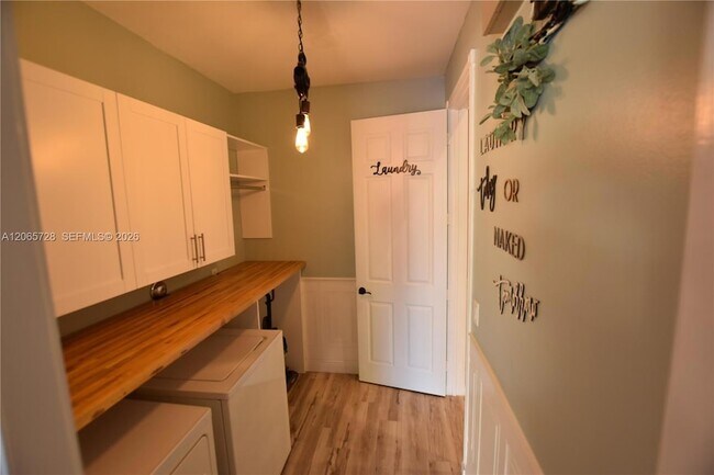 Building Photo - 10086 Noceto Way