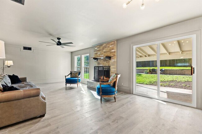 Building Photo - 600 Pin Tail Ln
