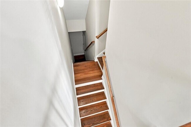 Building Photo - 217 16th St NW