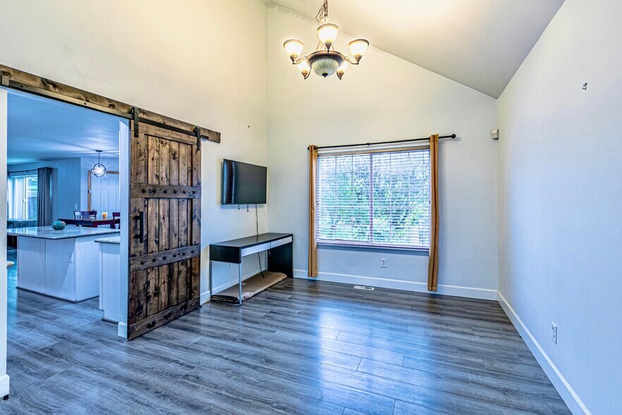 Building Photo - 4601 Nassau Ave NE