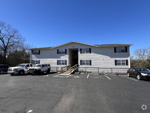 Building Photo - Newly Remodeled 2BR unit