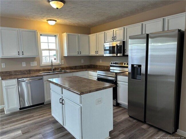 Building Photo - 2120 St Nicholas Dr