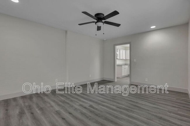 Building Photo - 807 E Deshler Ave