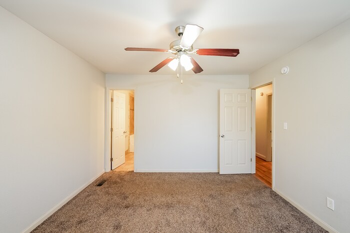 Building Photo - 5863 Brenda Dr