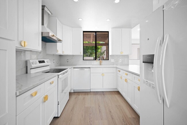 Building Photo - 10403 Sunningdale Dr