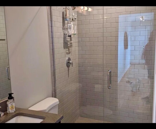 Building Photo - 2 bedroom in Chicago IL 60625