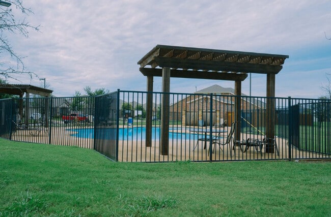 Building Photo - 614 Valencia Dr