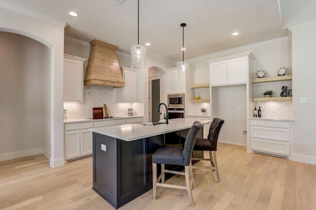 Building Photo - 1007 Meadow Wood Ter