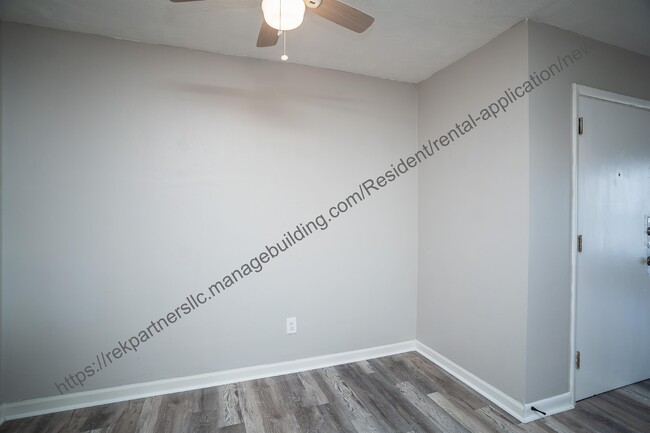 Building Photo - 2525 Lakeview Ave