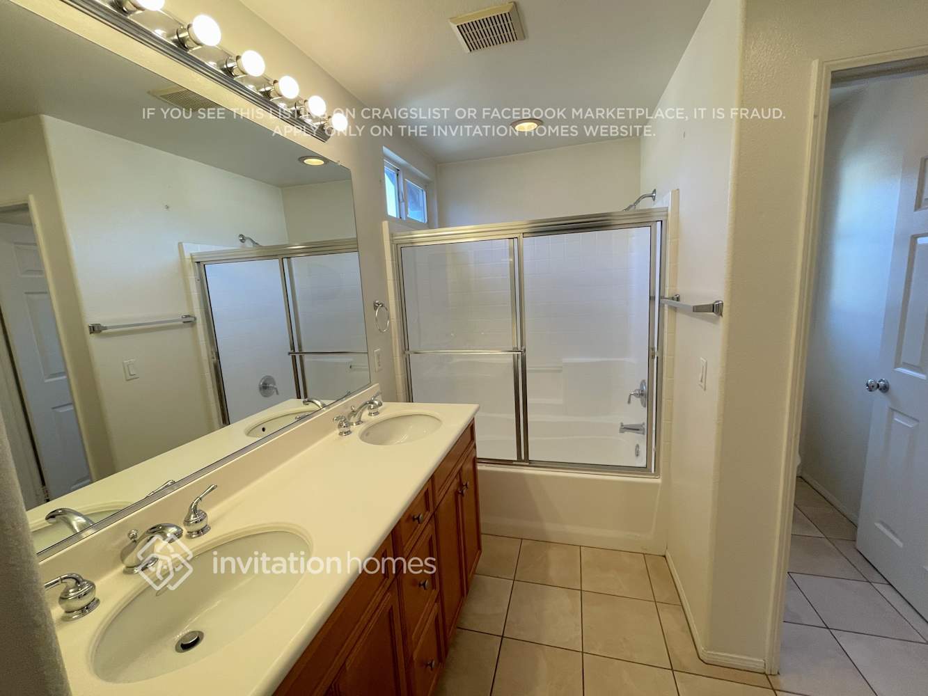 Building Photo - 1052 E Agate Ct