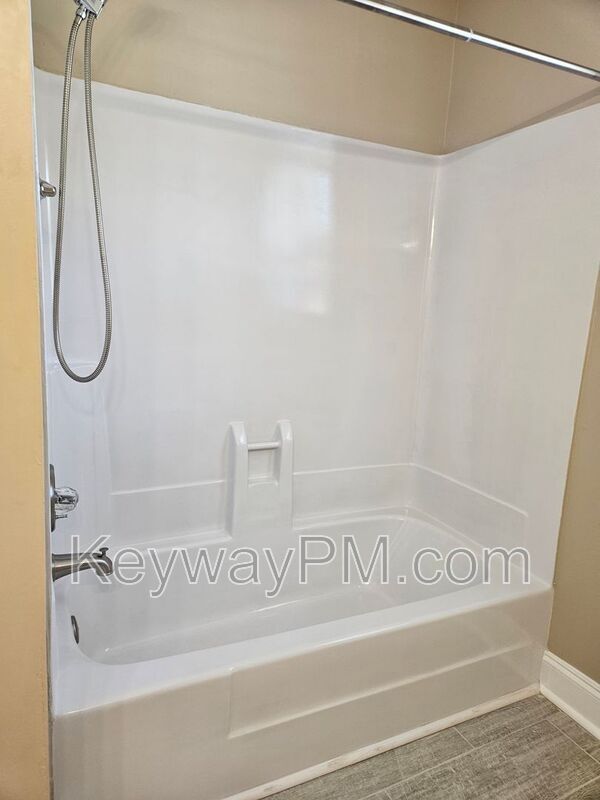 Building Photo - 2326 Greengate Dr
