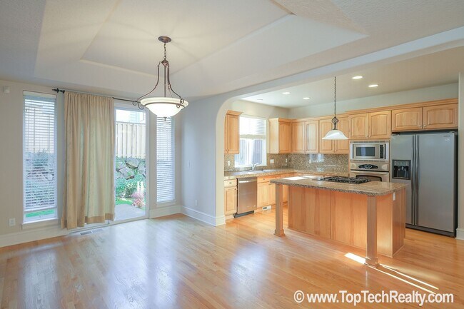 Building Photo - 12750 NW Alsace Ln