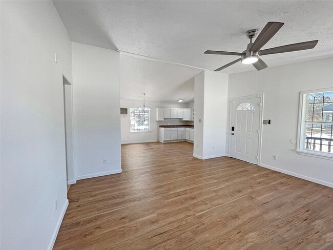 Building Photo - 11914 Kingslake Forest Dr