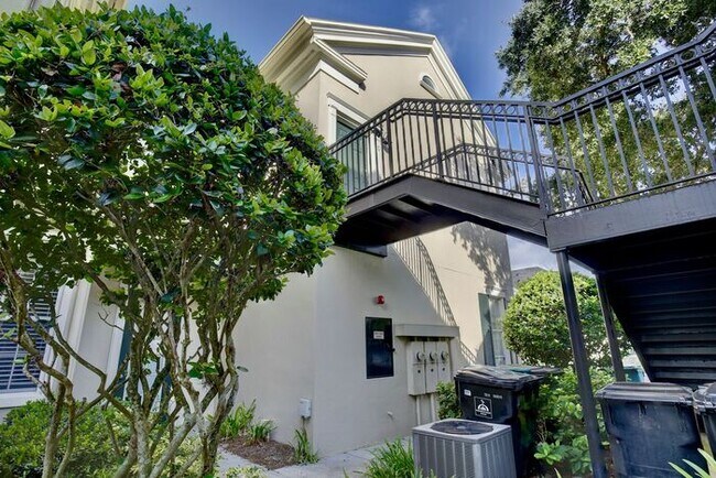 Building Photo - Charming 1/1 Spacious Condo Located in the Desirable Baldwin Park - Orlando!