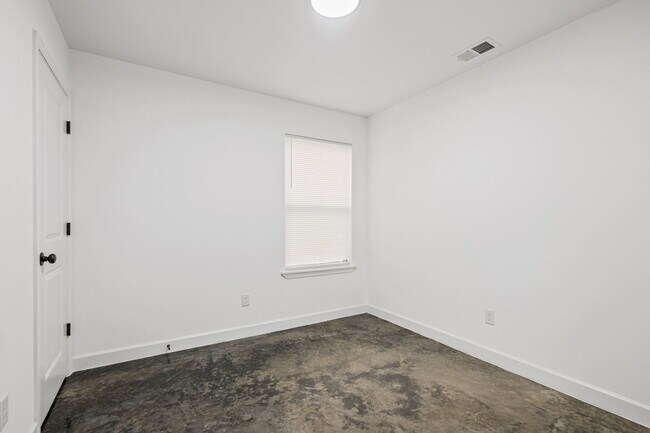 Building Photo - 3187 Millwood Rd